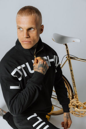 BLACK QUARTER ZIP